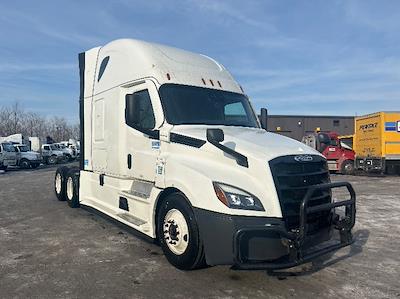 Used 2022 Freightliner Cascadia - photo 1