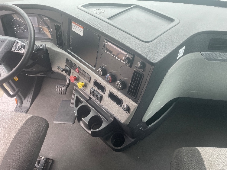 Used 2022 Freightliner Cascadia - photo 14