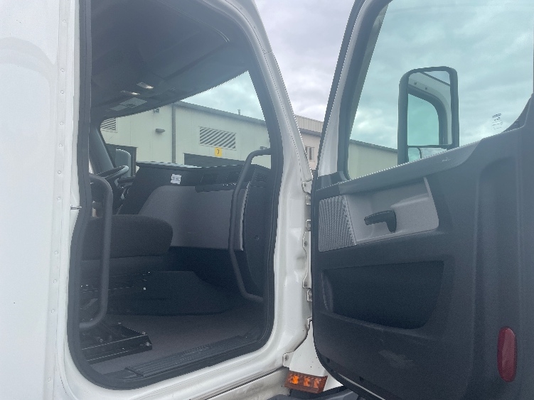 Used 2022 Freightliner Cascadia - photo 15