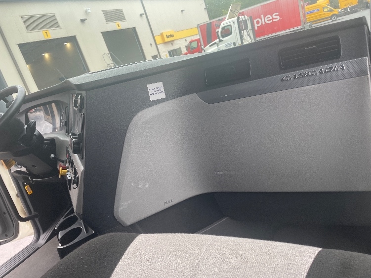 Used 2022 Freightliner Cascadia - photo 16