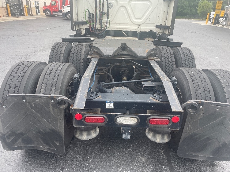Used 2022 Freightliner Cascadia - photo 8