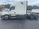 Used 2022 Freightliner Cascadia Detroit DD15AT Semi Truck with Sleeper Cab for sale #436665 - photo 4