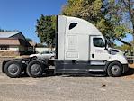 Used 2022 Freightliner Cascadia Detroit DD15AT Semi Truck with Sleeper Cab for sale #436670 - photo 8