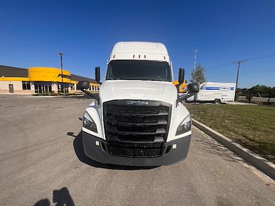 Used 2022 Freightliner Cascadia Detroit DD15AT Semi Truck with Sleeper Cab for sale #436673 - photo 2