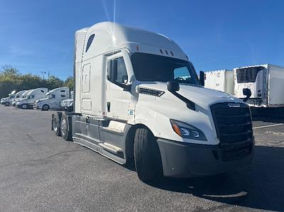 Used 2022 Freightliner Cascadia Detroit DD15AT Semi Truck with Sleeper Cab for sale #436674 - photo 1