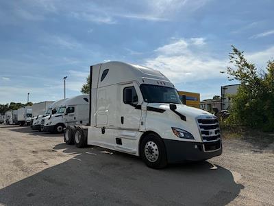 Used 2022 Freightliner Cascadia Detroit DD15AT Semi Truck with Sleeper Cab for sale #437301 - photo 1