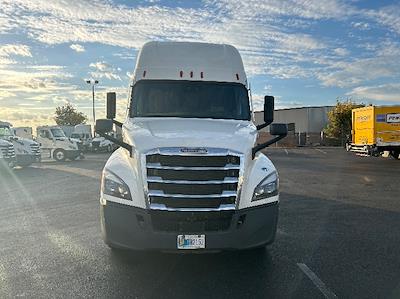 Used 2022 Freightliner Cascadia Detroit DD15AT Semi Truck with Sleeper Cab for sale #437302 - photo 2