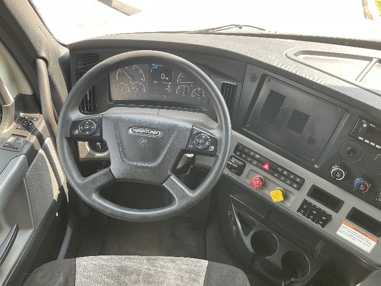 Used 2022 Freightliner Cascadia - photo 12