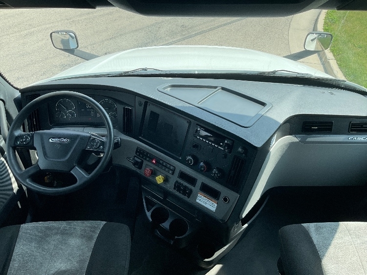 Used 2022 Freightliner Cascadia - photo 13