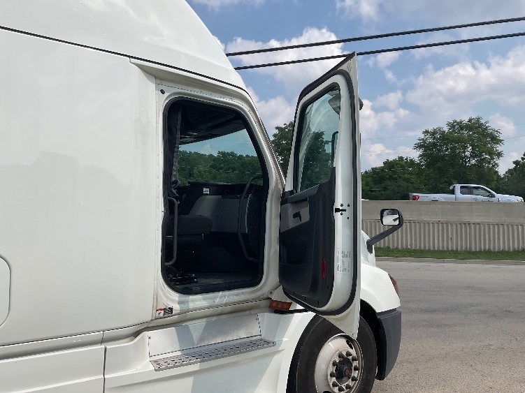Used 2022 Freightliner Cascadia - photo 14