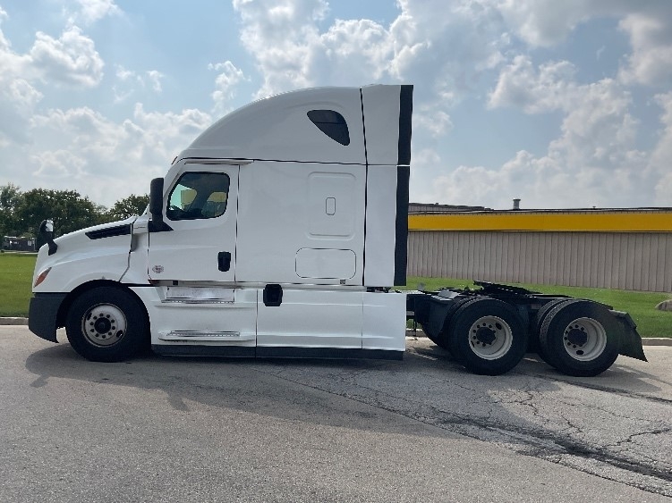 Used 2022 Freightliner Cascadia - photo 6
