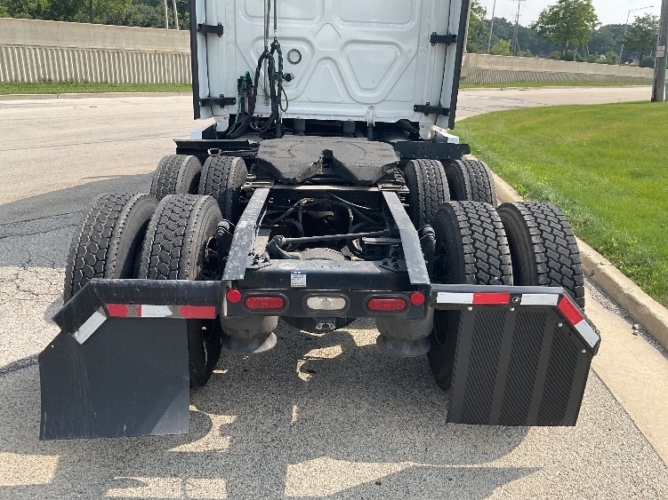 Used 2022 Freightliner Cascadia - photo 8