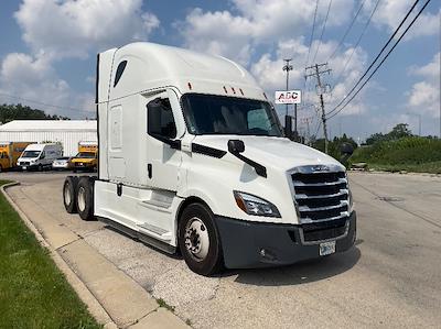Used 2022 Freightliner Cascadia Detroit DD15AT Semi Truck with Sleeper Cab for sale #437772 - photo 1