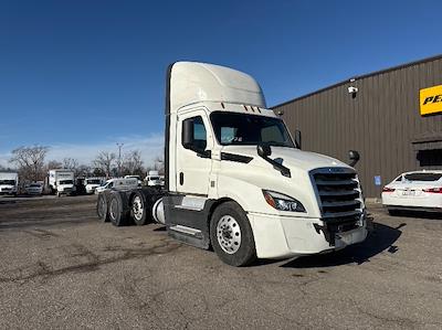 Used 2022 Freightliner Cascadia Detroit DD15AT Semi Truck for sale #437781 - photo 1