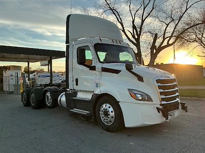 Used 2022 Freightliner Cascadia Detroit DD15AT Semi Truck for sale #437782 - photo 1