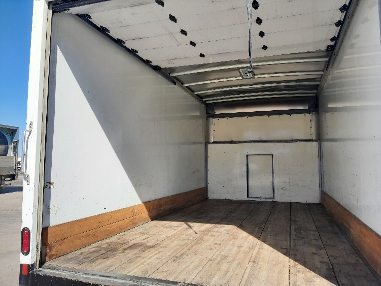Used 2022 Ford E-450 - photo 13