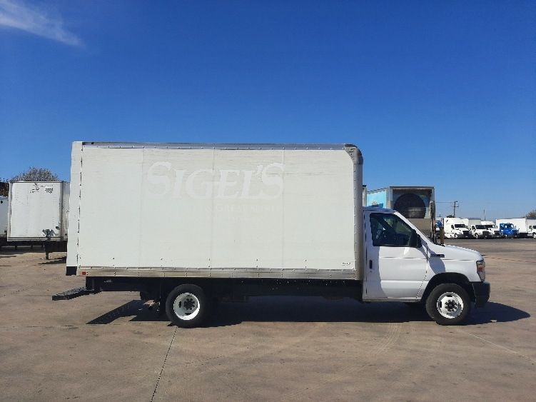 Used 2022 Ford E-450 - photo 17