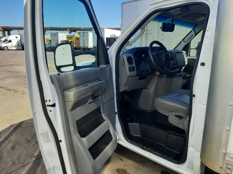 Used 2022 Ford E-450 - photo 18