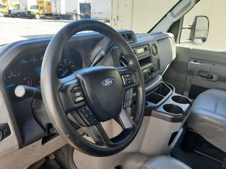 Used 2022 Ford E-450 - photo 20