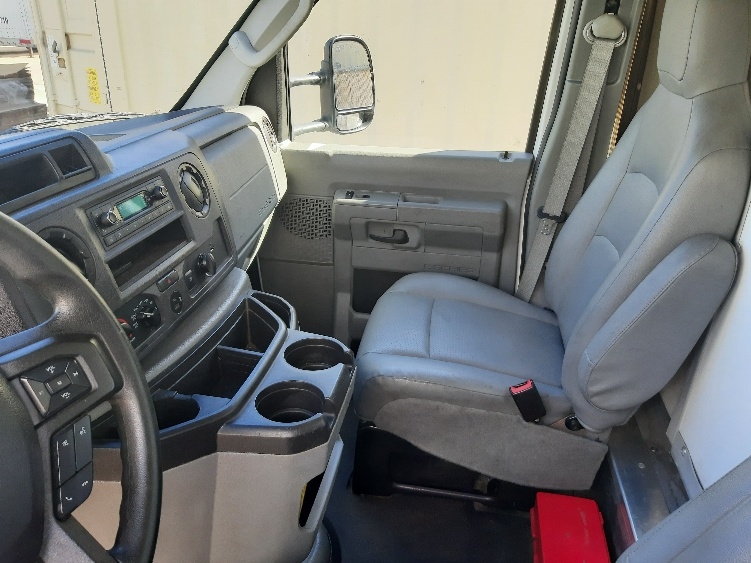Used 2022 Ford E-450 - photo 21