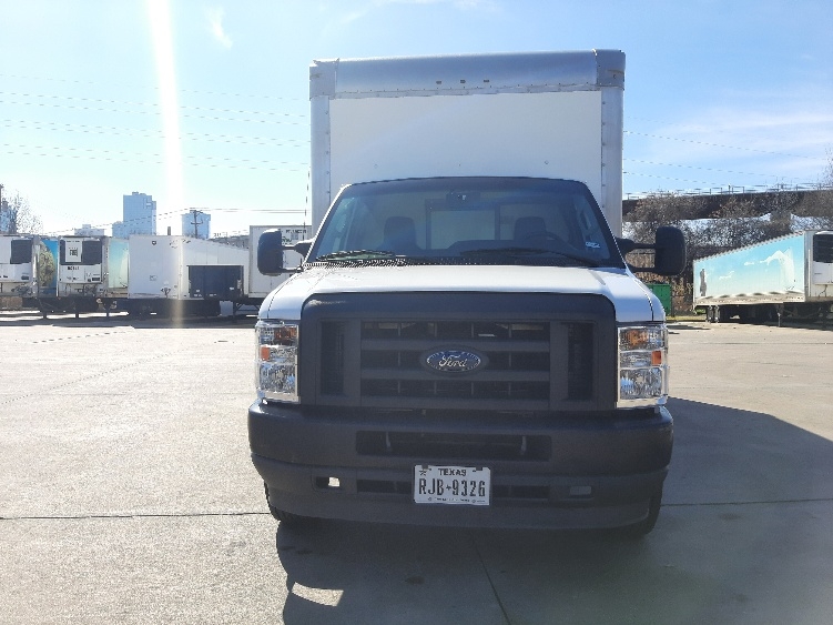 Used 2022 Ford E-450 - photo 2