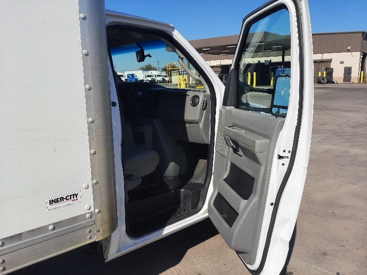 Used 2022 Ford E-450 - photo 22