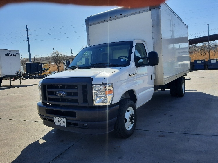 Used 2022 Ford E-450 - photo 5