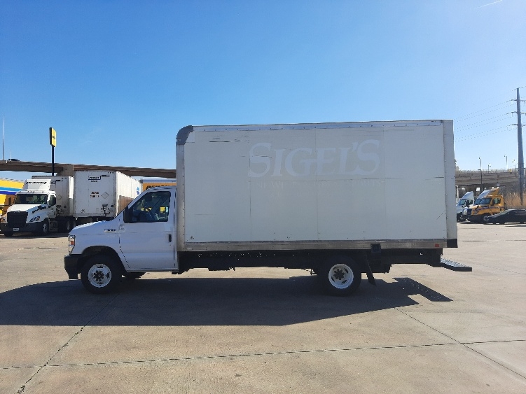 Used 2022 Ford E-450 - photo 6
