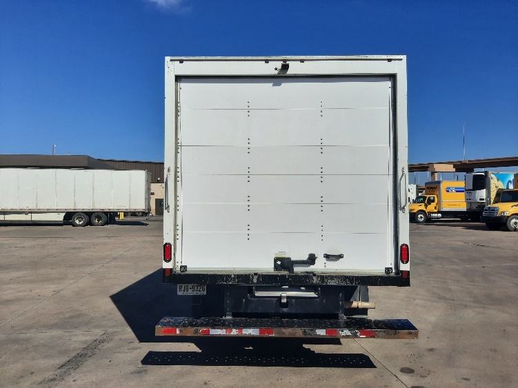 Used 2022 Ford E-450 - photo 9