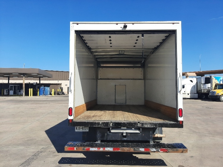 Used 2022 Ford E-450 - photo 10