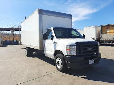 Used 2022 Ford E-450 - photo 1