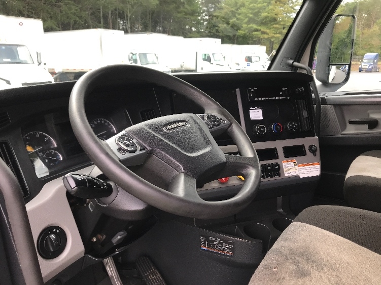 Used 2022 Freightliner Cascadia - photo 12