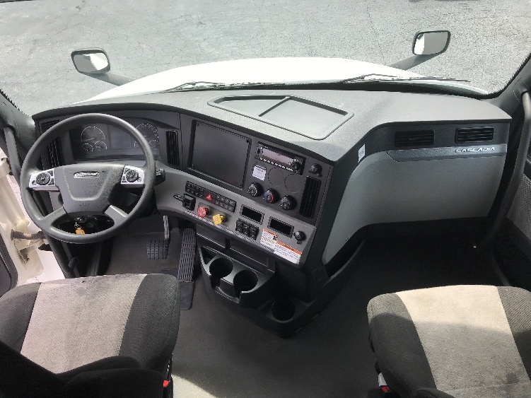 Used 2022 Freightliner Cascadia - photo 14