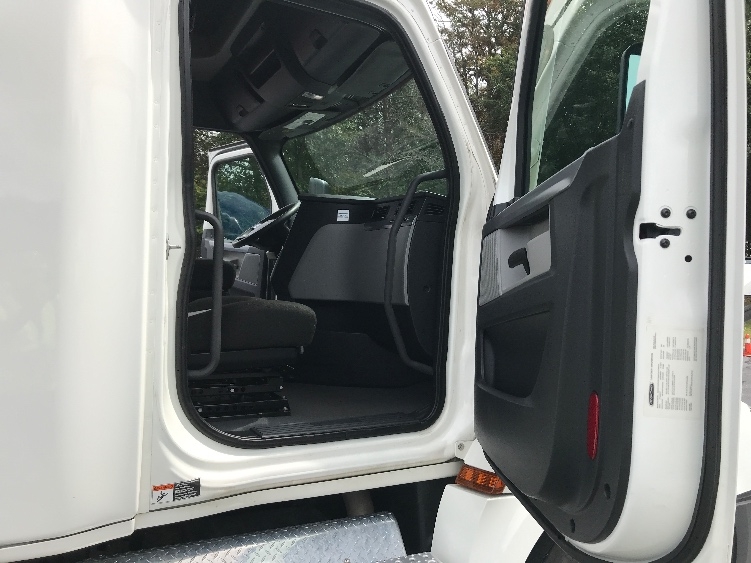Used 2022 Freightliner Cascadia - photo 15