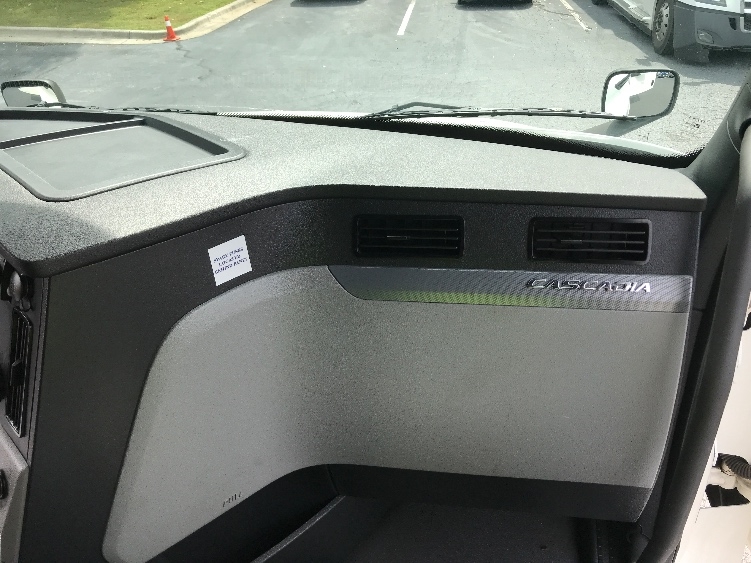 Used 2022 Freightliner Cascadia - photo 16