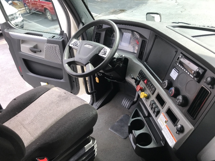 Used 2022 Freightliner Cascadia - photo 17