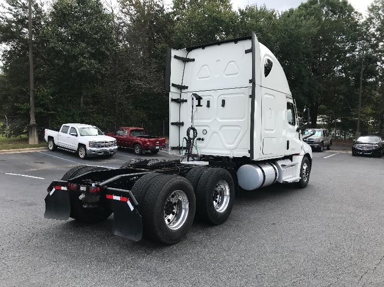 Used 2022 Freightliner Cascadia - photo 9