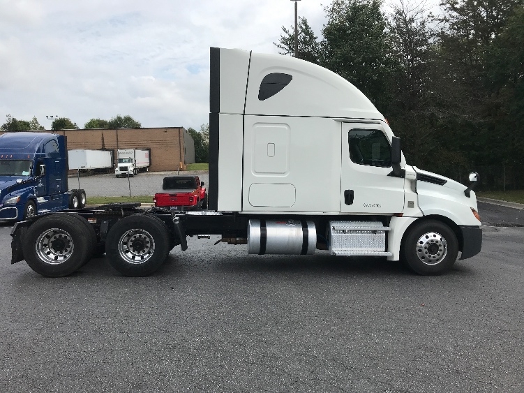 Used 2022 Freightliner Cascadia - photo 10