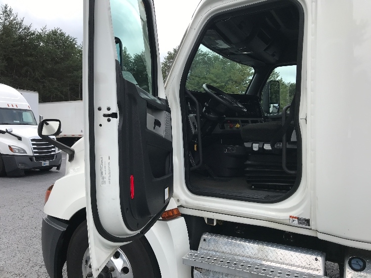 Used 2022 Freightliner Cascadia - photo 11