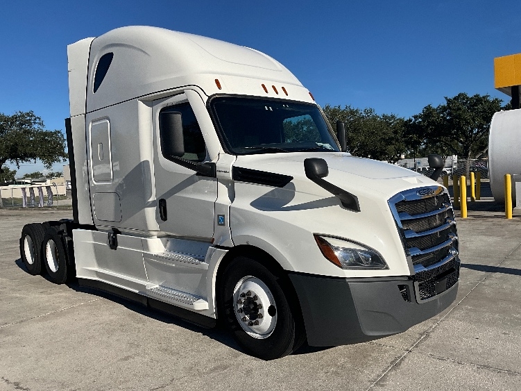Used 2022 Freightliner Cascadia - photo 1