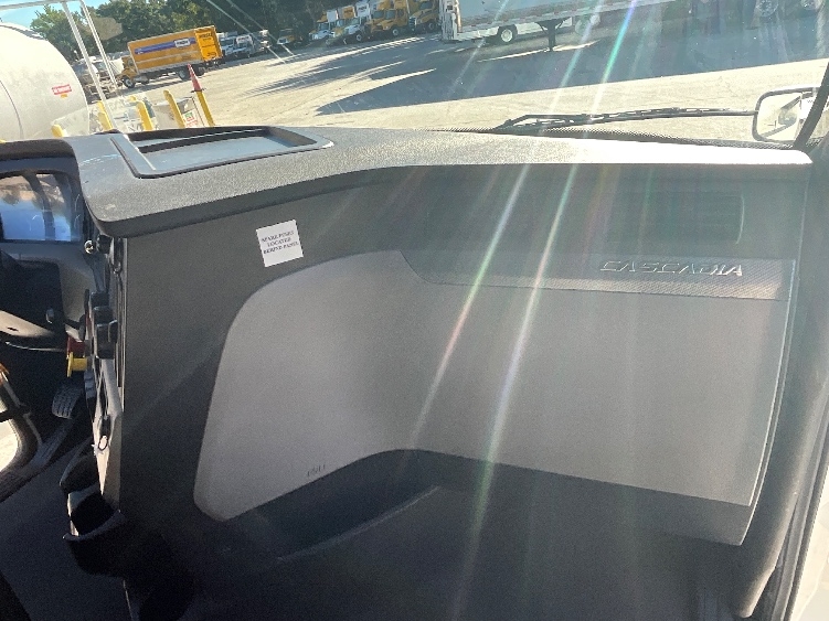 Used 2022 Freightliner Cascadia - photo 16