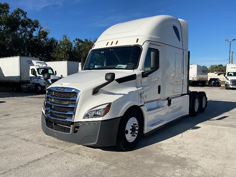Used 2022 Freightliner Cascadia - photo 5