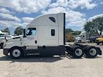 Used 2022 Freightliner Cascadia Detroit DD15AT Semi Truck with Sleeper Cab for sale #437910 - photo 4