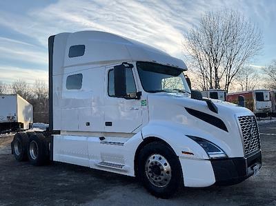 Used 2022 Volvo VNL - photo 1