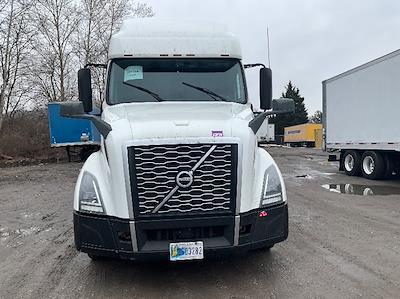 Used 2022 Volvo VNL - photo 1
