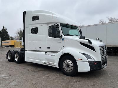Used 2022 Volvo VNL - photo 1