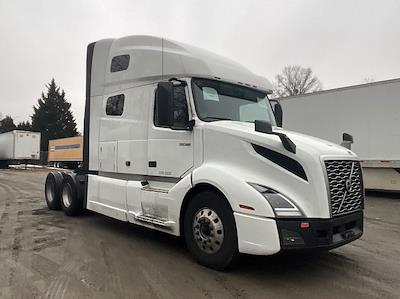 Used 2022 Volvo VNL - photo 1