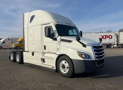 Used 2022 Freightliner Cascadia Detroit DD15AT Semi Truck with Sleeper Cab for sale #438502 - photo 1