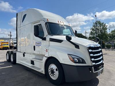 Used 2022 Freightliner Cascadia Detroit DD15AT Semi Truck with Sleeper Cab for sale #438553 - photo 1