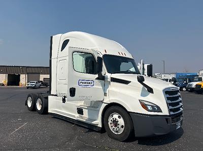 Used 2022 Freightliner Cascadia Detroit DD15AT Semi Truck with Sleeper Cab for sale #438554 - photo 1